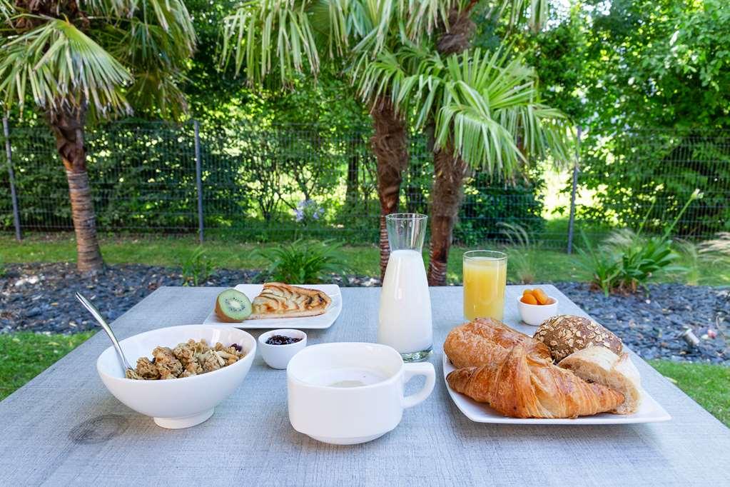 The Originals Boutique Hotel Restaurant Saint James, Montaigu-Vendee Amenidades foto