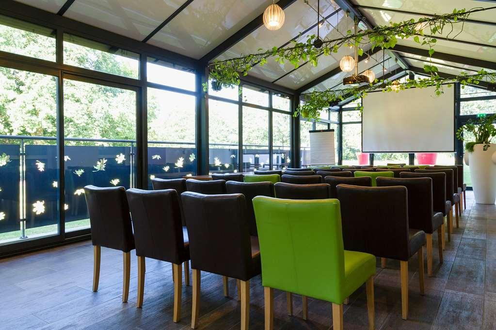 The Originals Boutique Hotel Restaurant Saint James, Montaigu-Vendee Amenidades foto